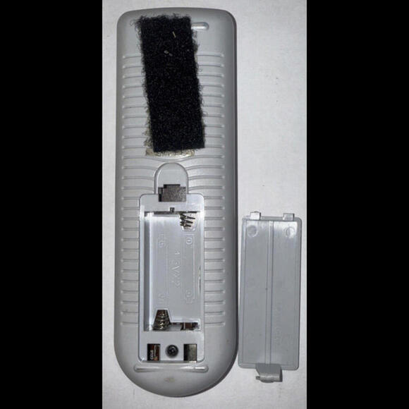 Insignia‎ 210 000610/2 TV Remote Control OEM Gray UNTESTED - Picture 4 of 6